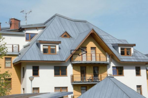 Kids friendly and panoramic, overseeing an easy ski slope